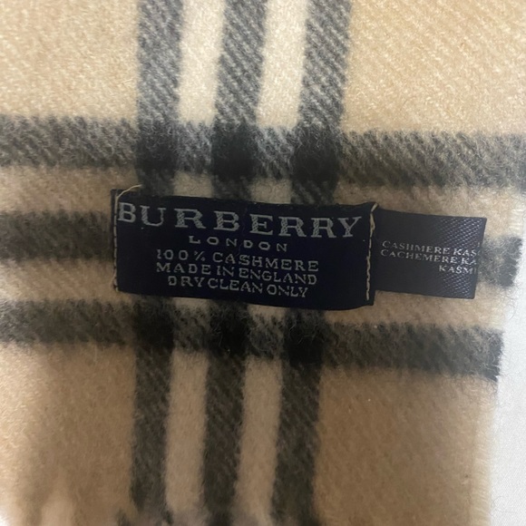 Burberry cashmere scarf 100% authentic - Picture 2 of 3